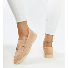 Beżowe mokasyny z metalową zawieszką Fiorano beżowy 1