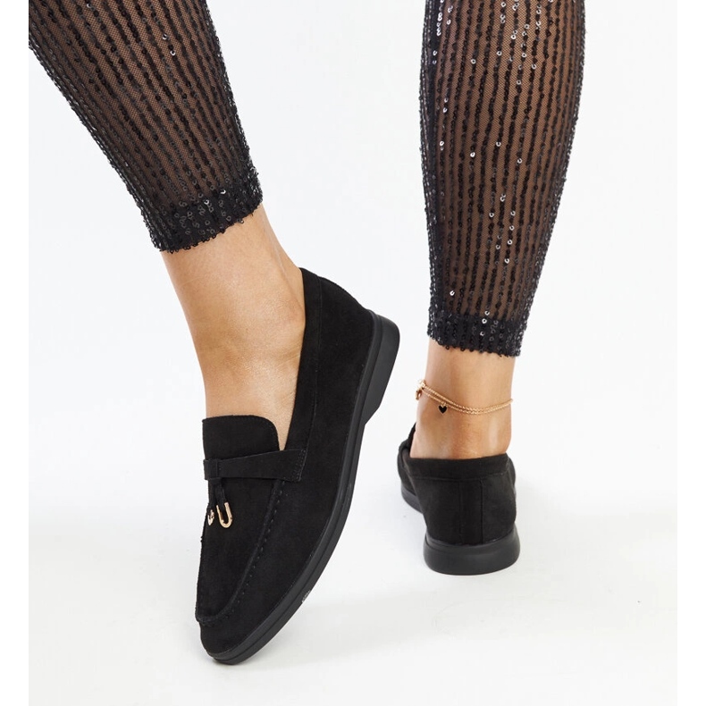 Czarne mokasyny z metalową zawieszką Fiorano 1