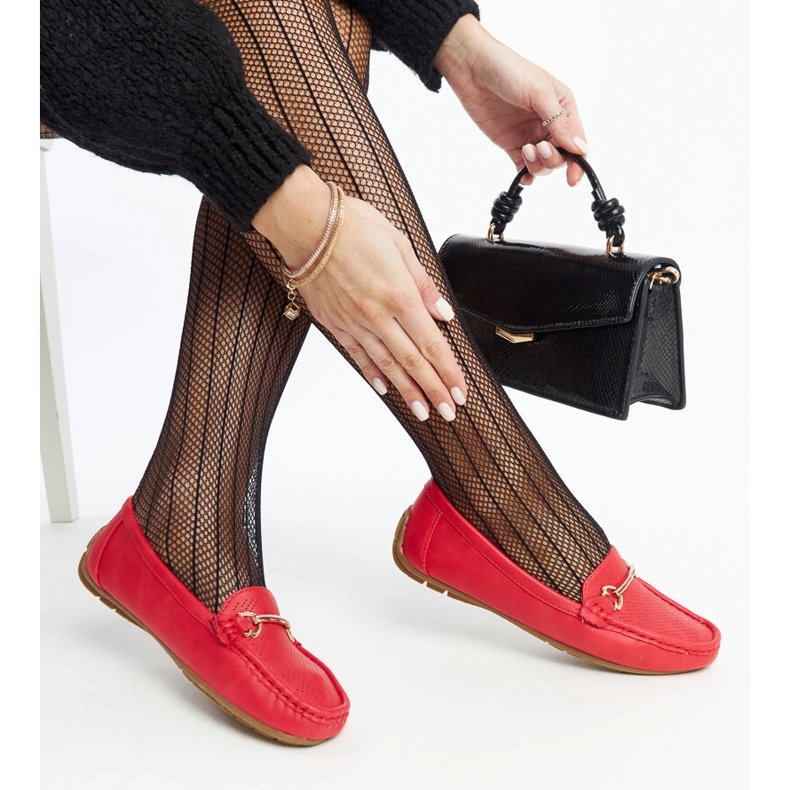 Czerwone mokasyny z ozdobną klamerką Adila 1