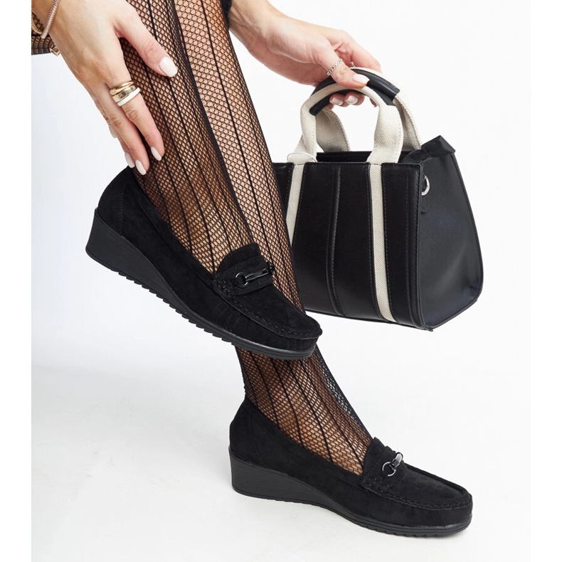 Czarne mokasyny na koturnie Amela 1