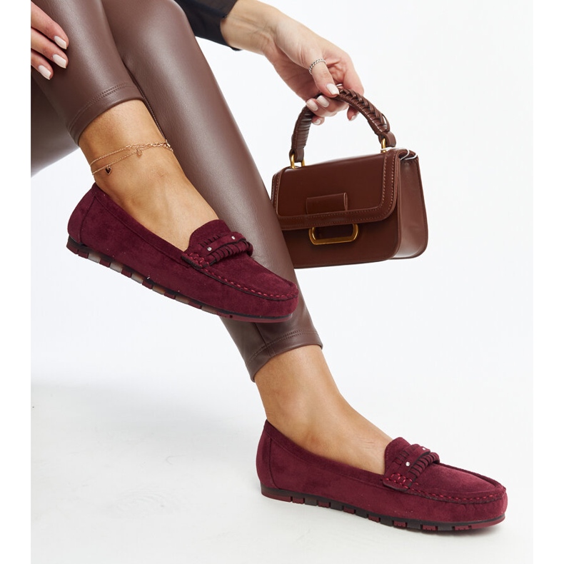 Bordowe mokasyny z ozdobnym paseczkiem Widaad czerwone 1
