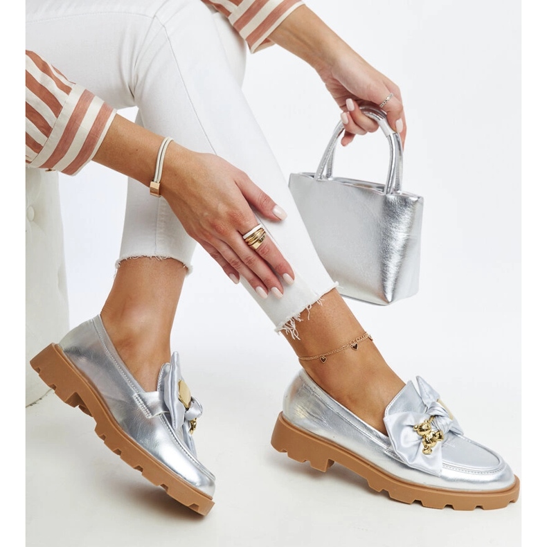 Srebrne mokasyny z ozdobną agrafką Bogumila srebrny 1