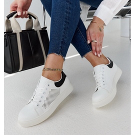 Białe ażurowe sneakersy Semhar 1
