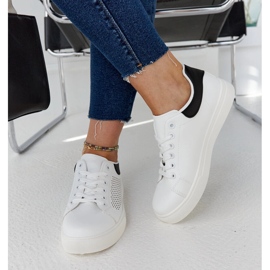Białe ażurowe sneakersy Semhar 3