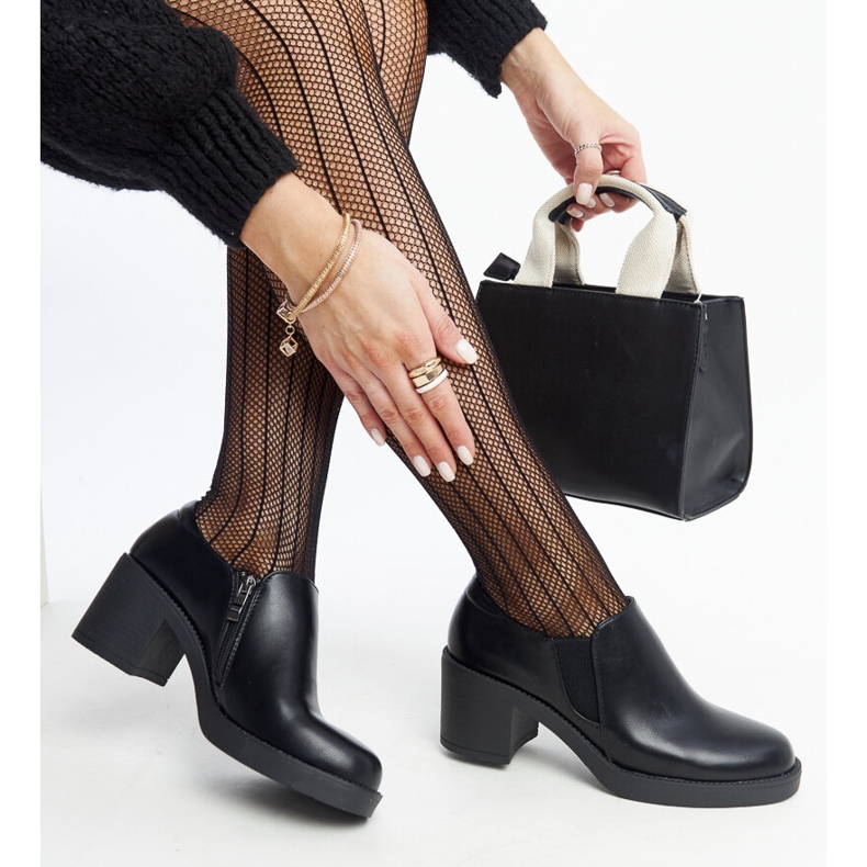 Czarne półbuty na obcasie Lavia 1