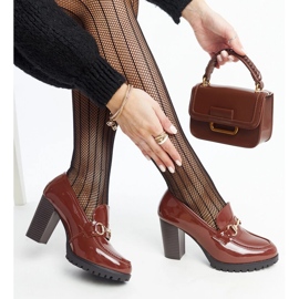 Brązowe lakierowane czółenka na słupku Giacoma 1