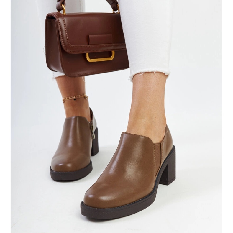 Brązowe półbuty na obcasie Lavia 1