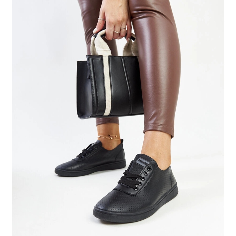 Czarne trampki eko-skórzane Yusra 1