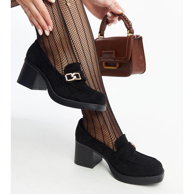 Czarne czółenka na słupku Aludra 1