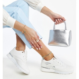 Białe sneakersy z wężową skórką Tasnim 1