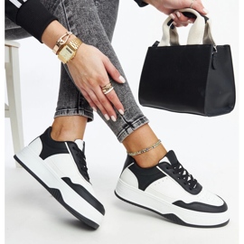 Biało-czarne sneakersy na grubszej podeszwie Rumai białe 1