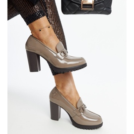 Szare lakierowane czółenka na słupku Giacoma 1