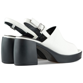 Białe sandały damskie na czarnym słupku 1