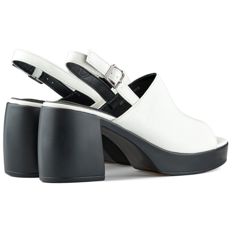 Białe sandały damskie na czarnym słupku 1