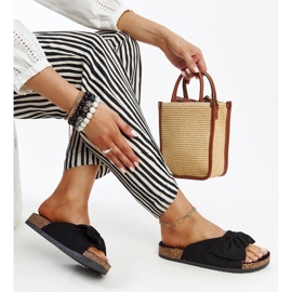 Czarne klapki na korkowej podeszwie Aamu 1