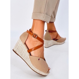 Sandałki na koturnie open toe Berna Khaki beżowy 2