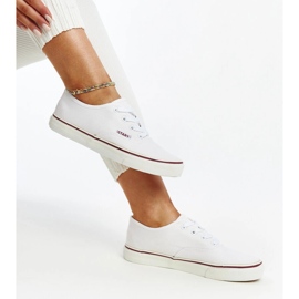 Białe klasyczne tenisówki Erla 1