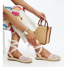 Białe koronkowe espadryle z odkrytą piętą Teha 1