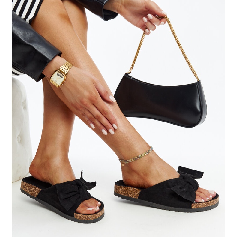 Czarne klapki na korkowej podeszwie Giova 1