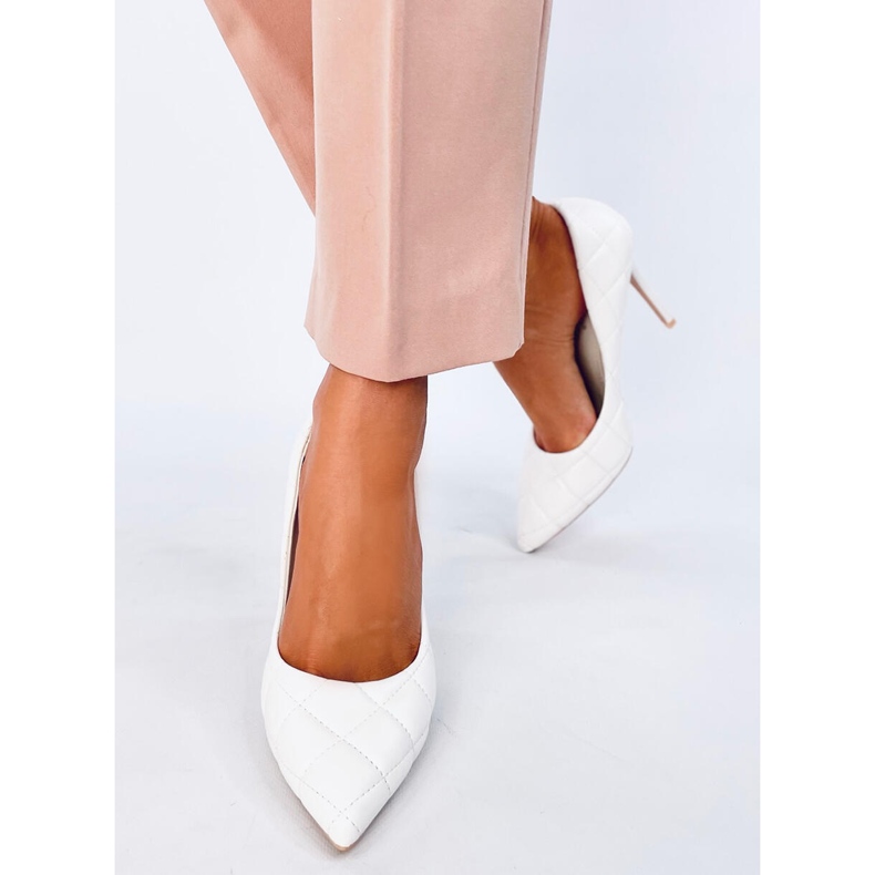 Czółenka na szpilce pikowane Raquel White białe 1