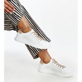 Biało-beżowe skórzane półbuty białe 1