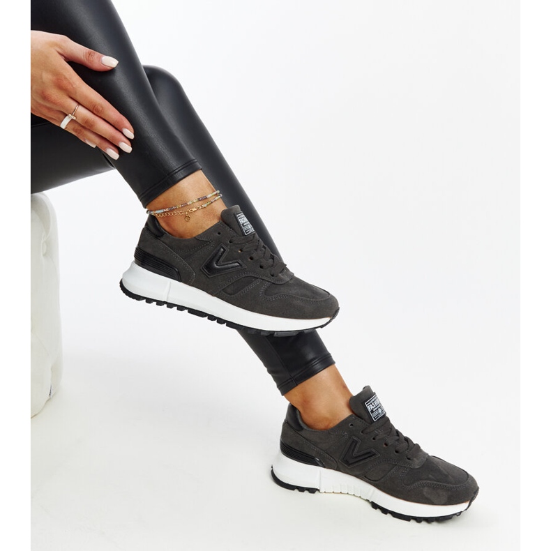 Ciemnoszare sneakersy na grubszej podeszwie Olonio 1