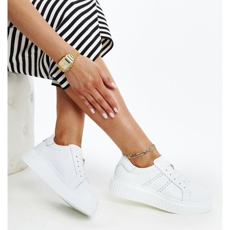 Niebieskie skórzane półbuty z ozdobną klamerką białe 1