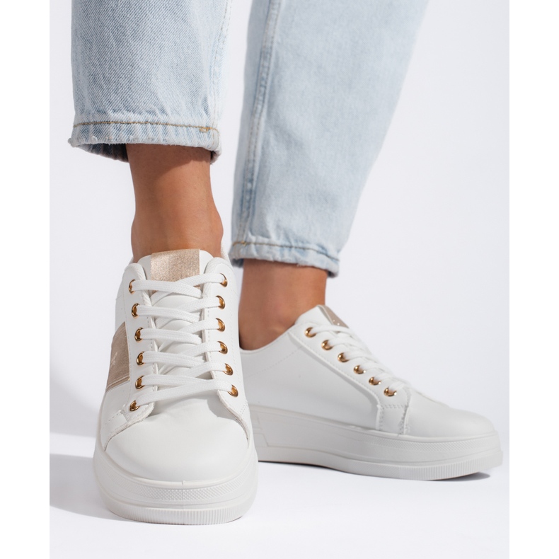 Białe sneakersy sportowe 2