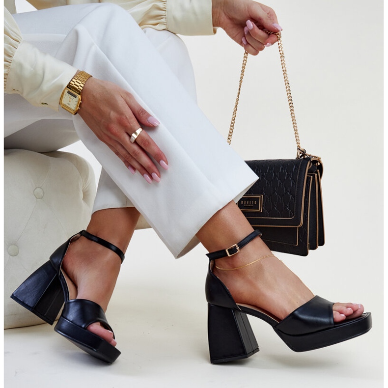 Czarne sandałki na słupku Vesna 1