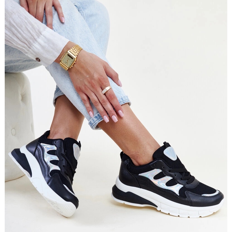 Czarne sneakersy na grubej podeszwie Matea 1