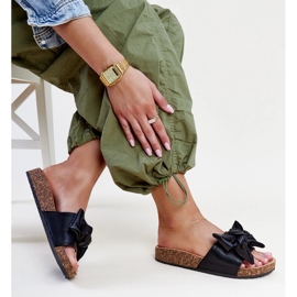 Czarne klapki na korkowej podeszwie z kokardą Petresa 1