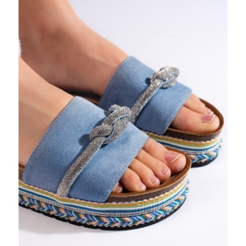 Jasnoniebieskie klapki na platformie 2