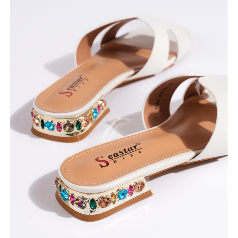 Białe klapki damskie płaskie 2