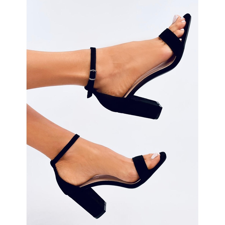 Sandałki na słupku Monner Black czarne 1