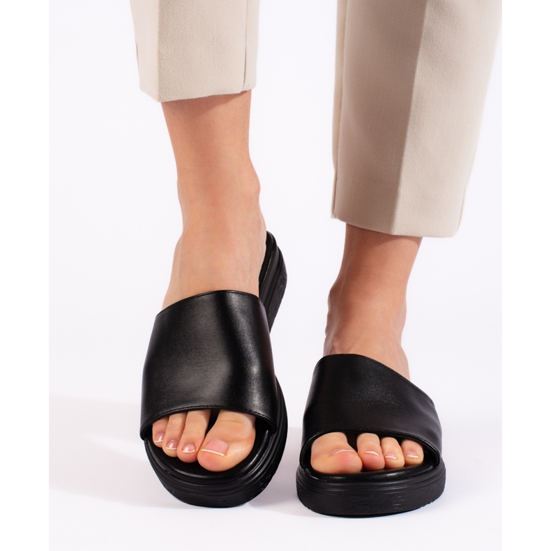 Czarne klapki damskie 2