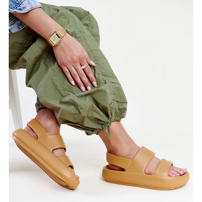 Brązowe sandały Attiana 1