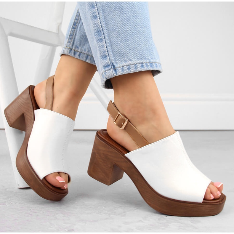 M. DASZYŃSKI Sandały damskie na słupku i platformie białe M.Daszyński MR23117-4 1