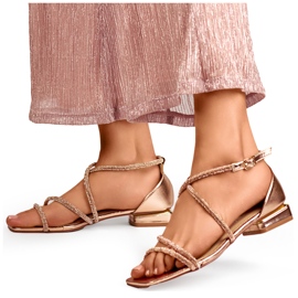 Eleganckie sandały damskie z cyrkoniami na niskim obcasie różowe 3