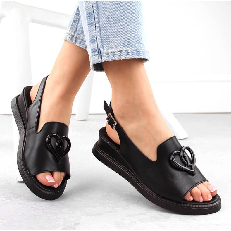 Skórzane sandały damskie na koturnie czarne Filippo DS6069 1