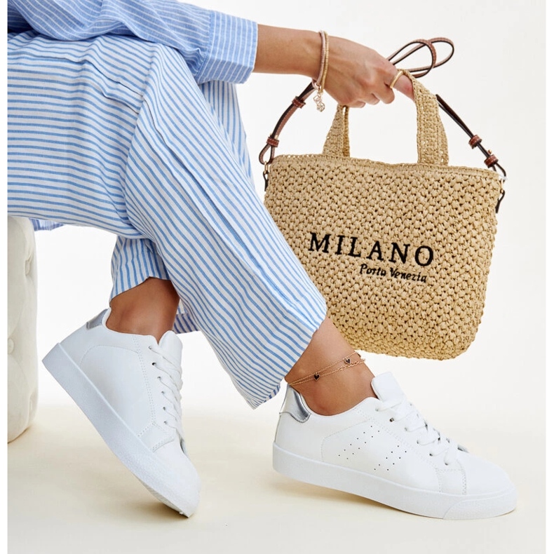 Biało-srebrne sneakersy Akila białe 1