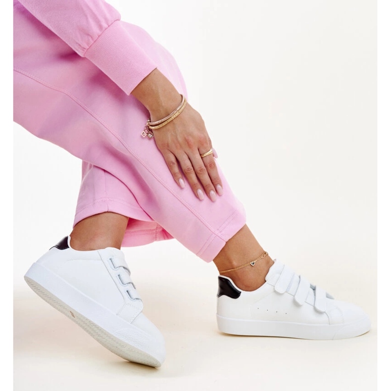 Biało-czarne sneakersy na rzepy Samala białe 1