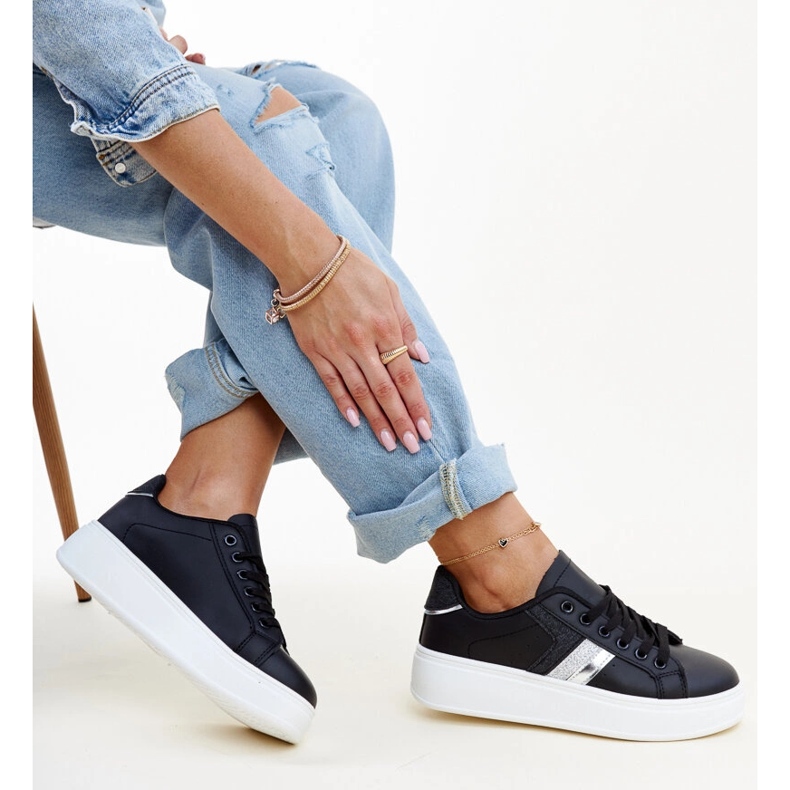 Czarne sneakersy Basmalia 1