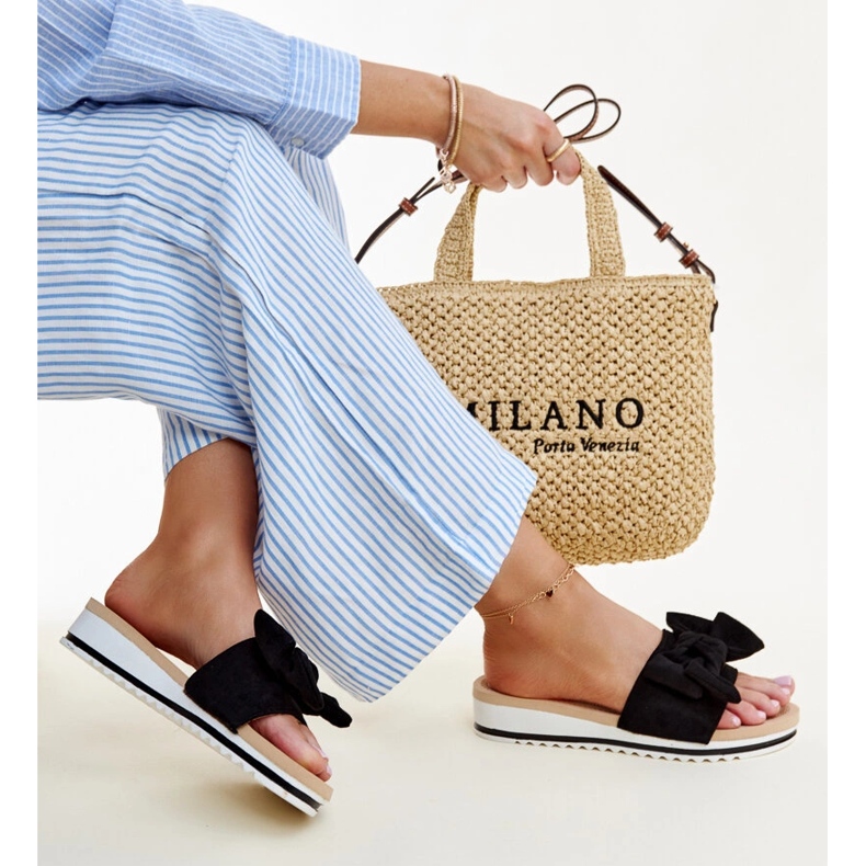 Czarny klapki na niskiej koturnie Mikhaila czarne 1