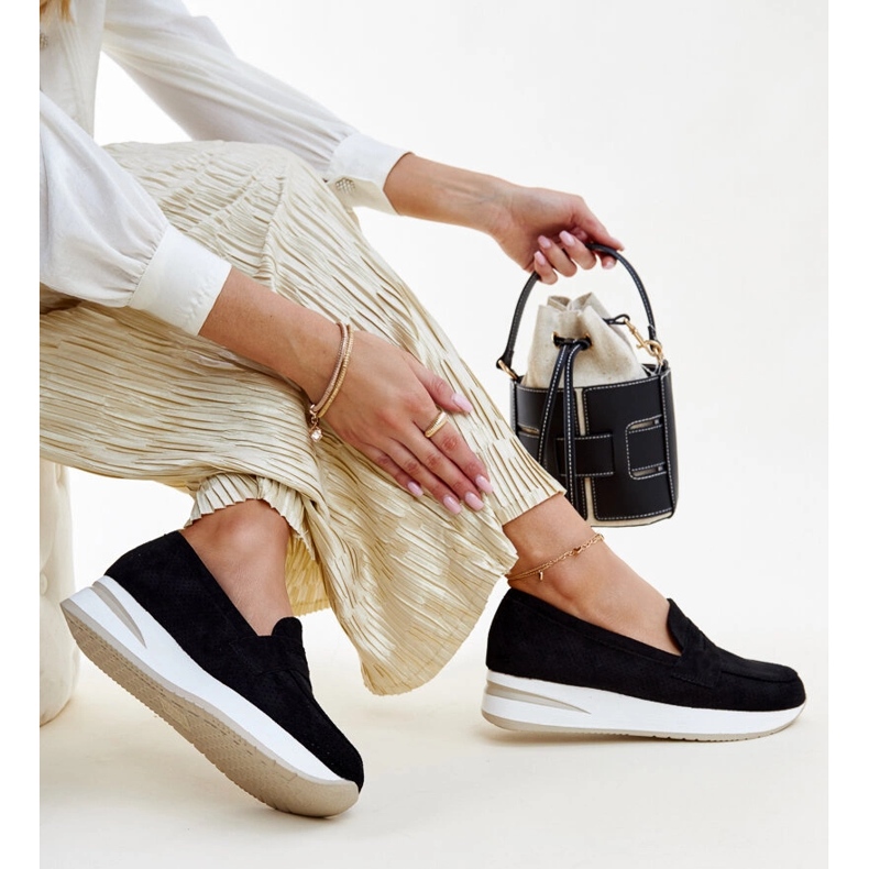 Czarne perforowane półbuty Muna 1