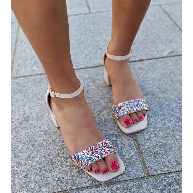 Sandały na słupku z kolorowymi kamyczkami Ghusona beżowy 1