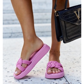 Ciemnoróżowe klapki gumowe Ferrei 2