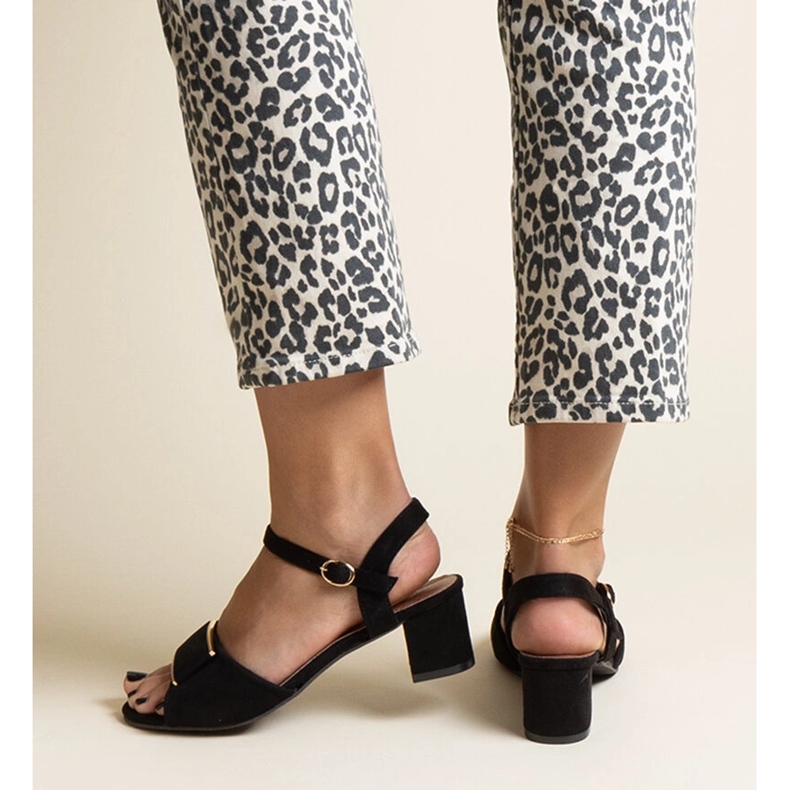 Czarne sandały na niskim słupku Frederica 2