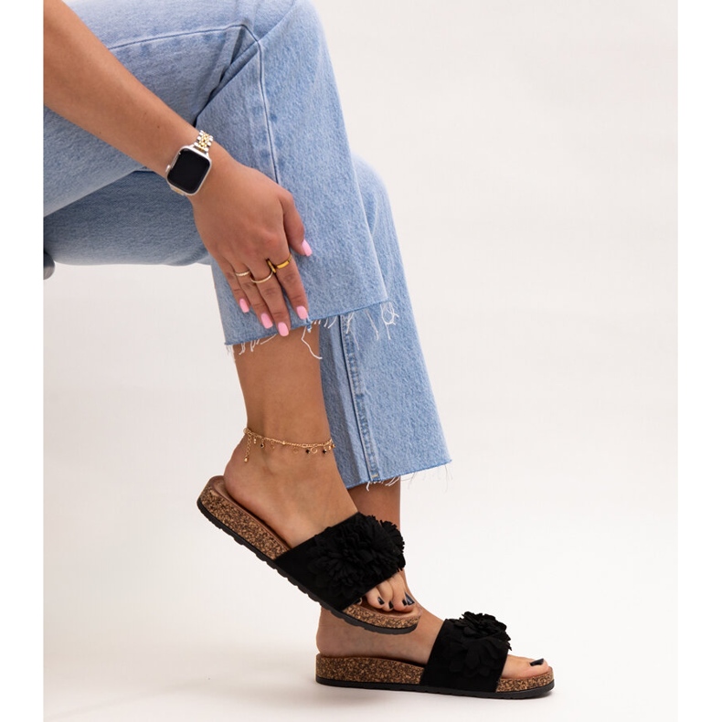 Klapki z kwiatami na korkowej podeszwie Almida czarne 1