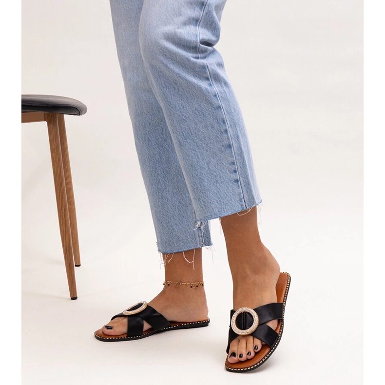 Kapki zdobione klamerką w cyrkonie Salimba czarne 1