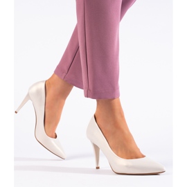 Sergio Leone Białe perłowe czółenka na szpilce 1